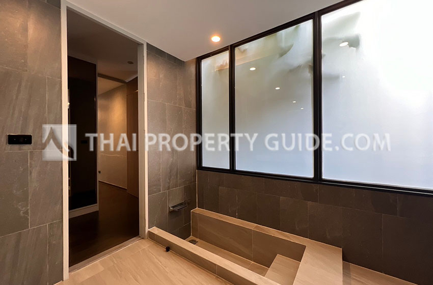 House with Private Pool in Srinakarin 